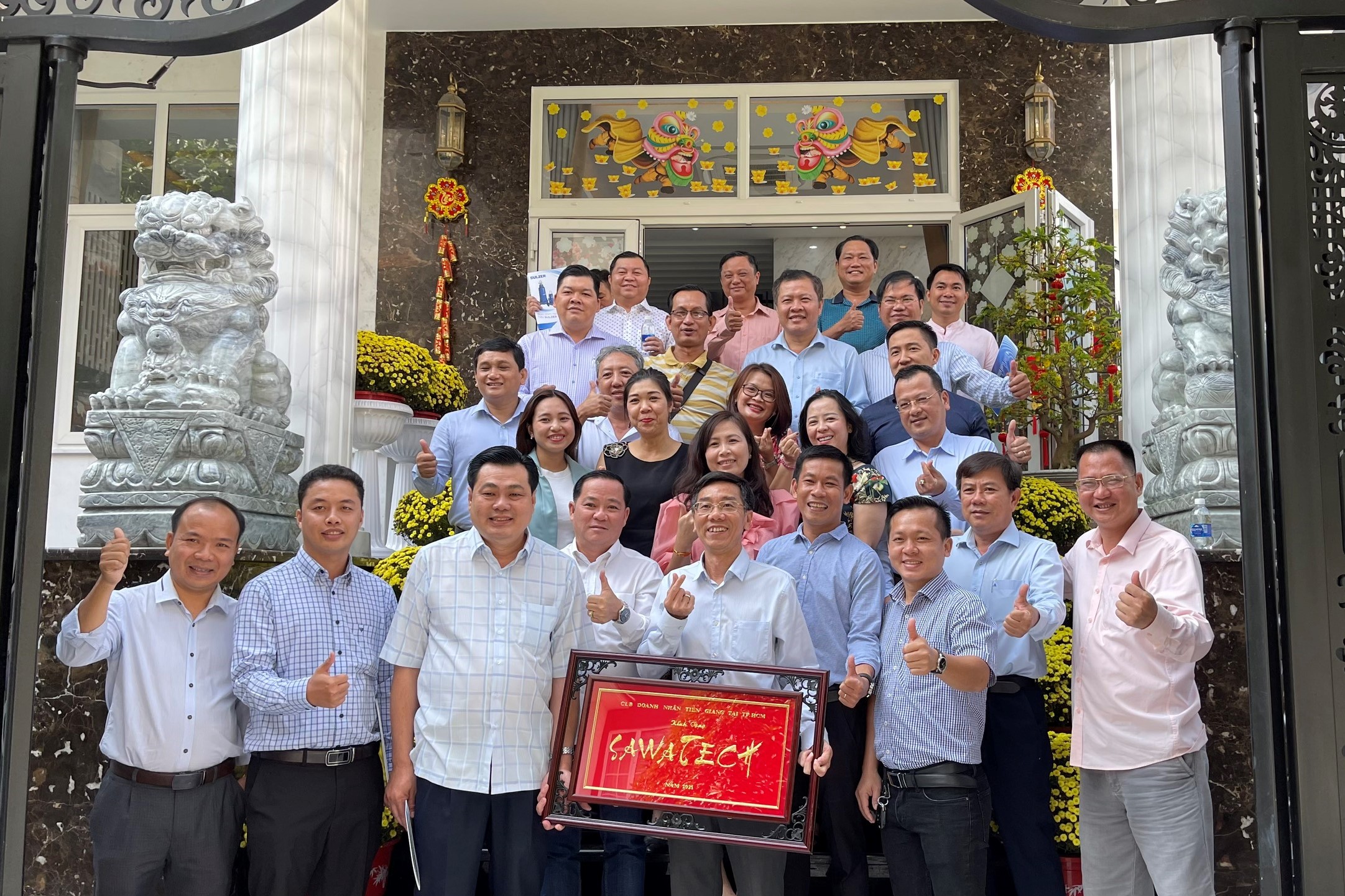 TIEN GIANG ENTREPRENEUR CLUB IN HO CHI MINH CITY VISITED AND WISHED NEW YEAR'S DAY 2021 (23.2.2021)